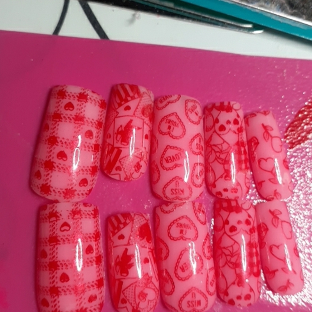 Romantic Heart Patterned Press-On Nails